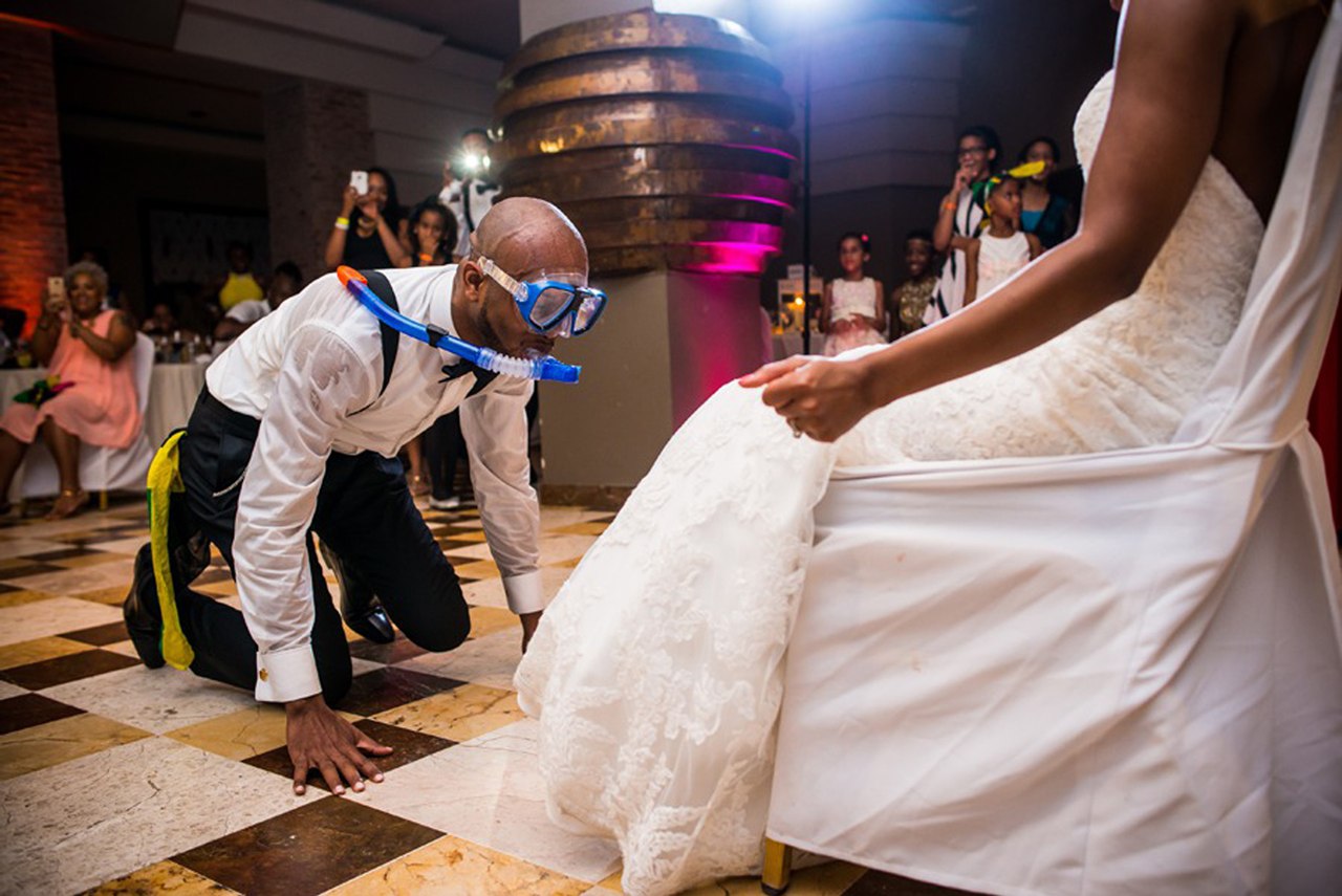 25 of the Most Ridiculous Wedding Photos