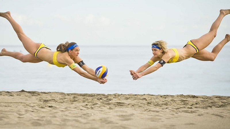 женский пляжный волейбол